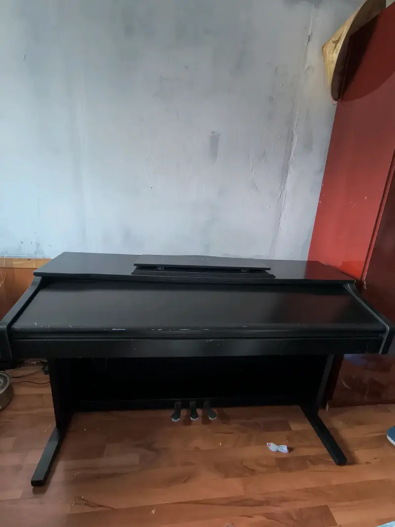 Piano eléctrico negro - 2