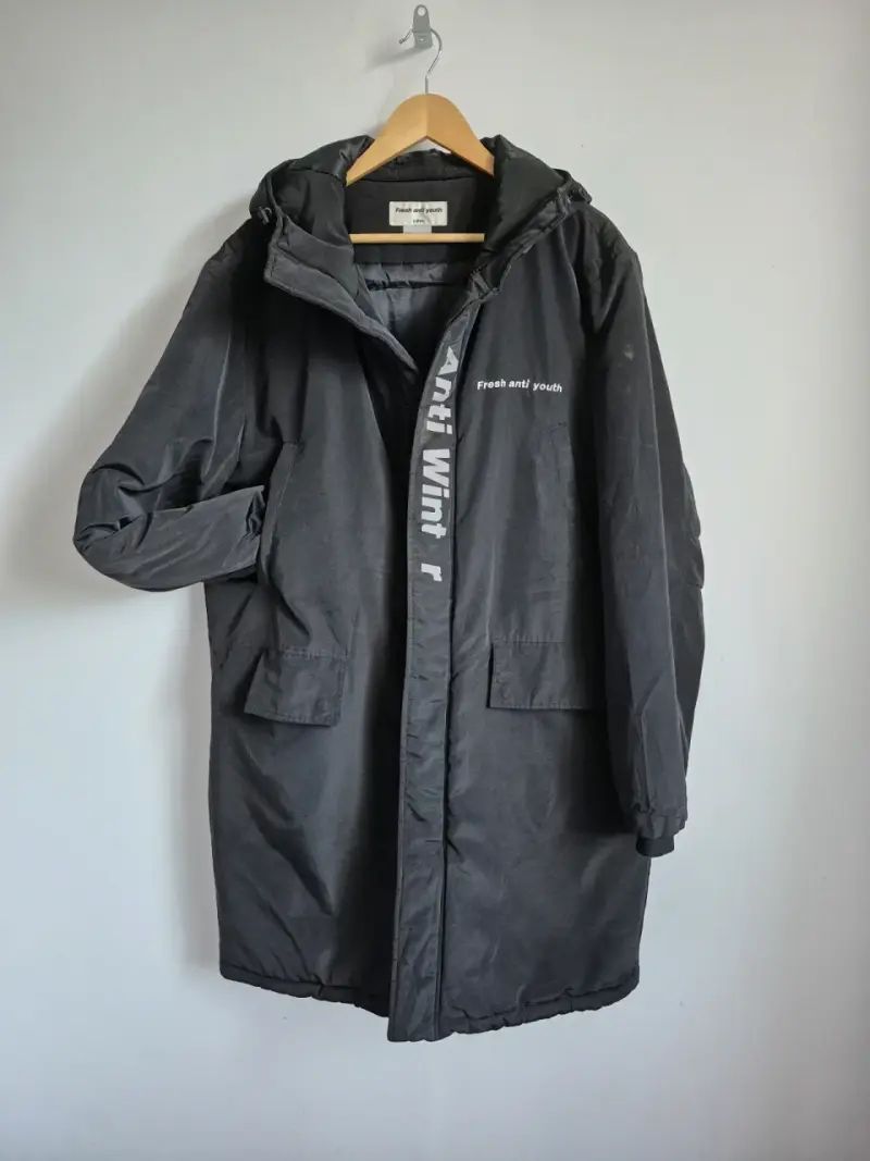 Parka negra con capucha - 1
