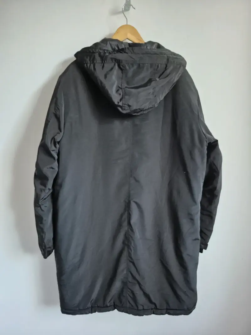 Parka negra con capucha - 2