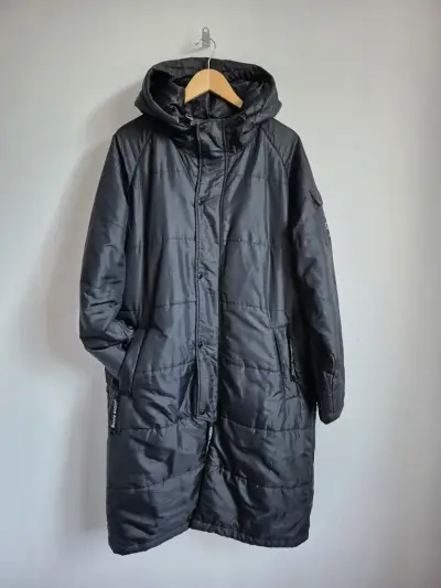 Parka negra con capucha - miniatura 1