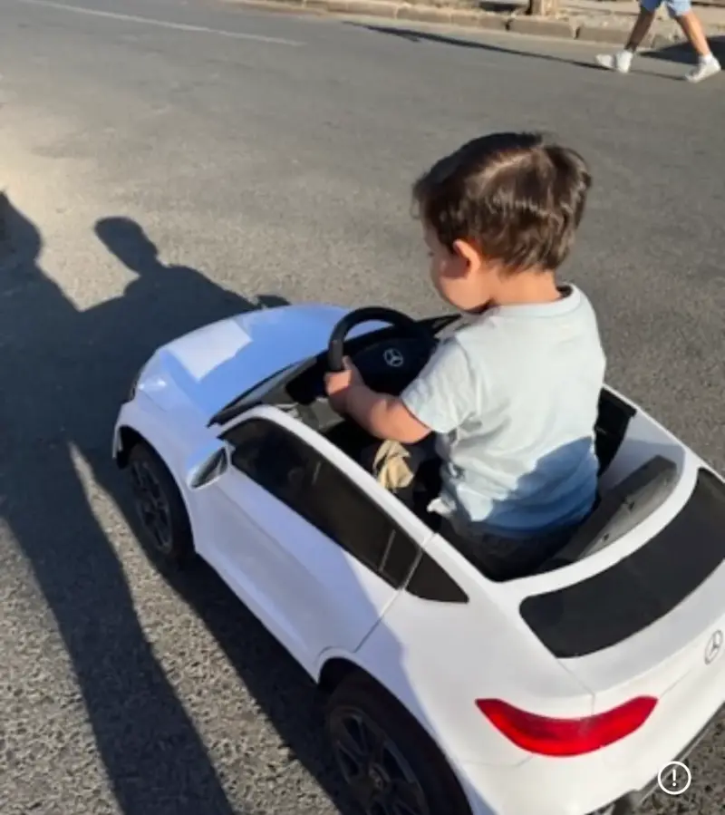 Auto eléctrico para niños KidsCool - 2