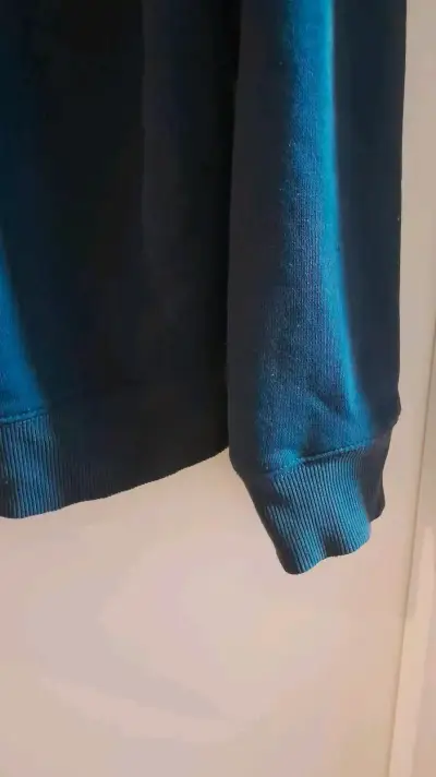 Polerón azul con capucha - miniatura 5
