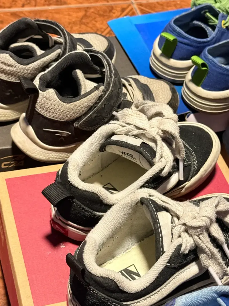 Zapatos infantiles variados - 6