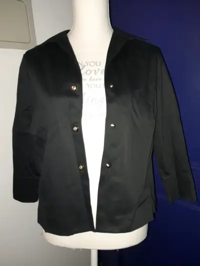 Chaqueta negra con botones - miniatura 2