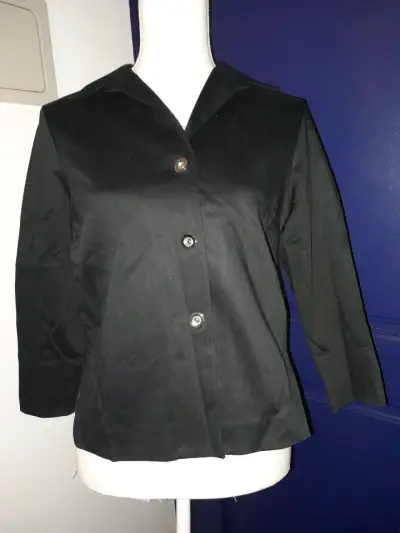 Chaqueta negra con botones - miniatura 4