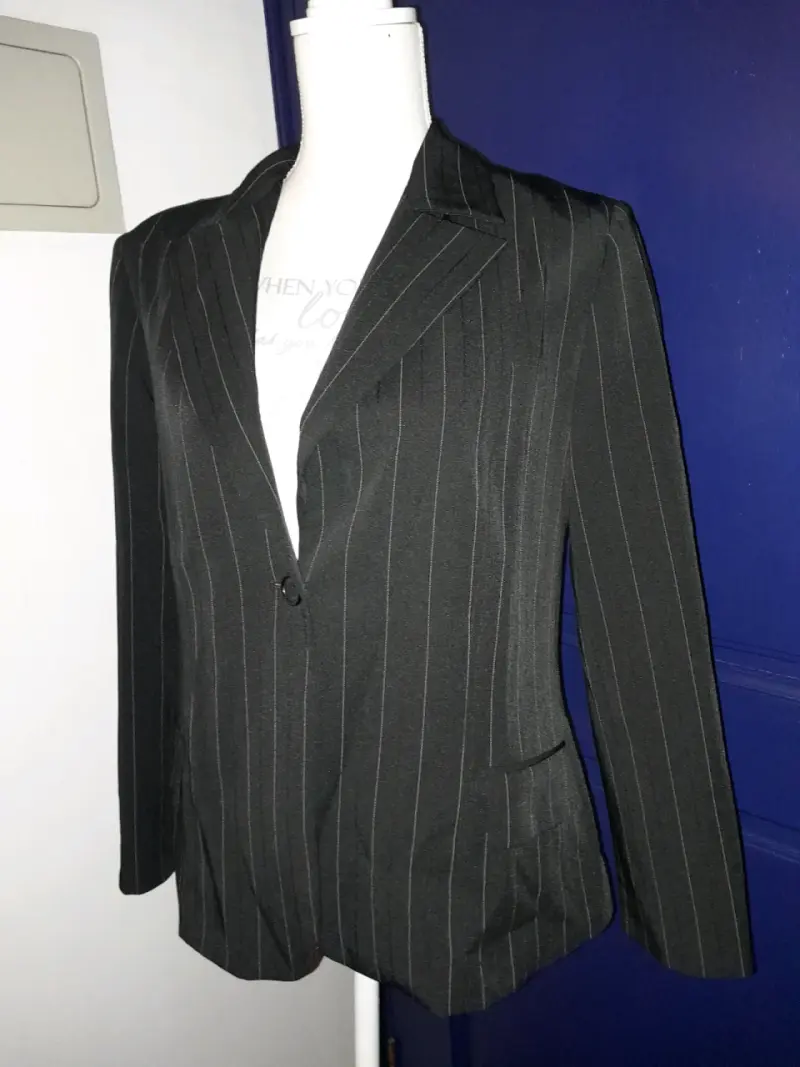 Blazer rayado negro elegante - 4