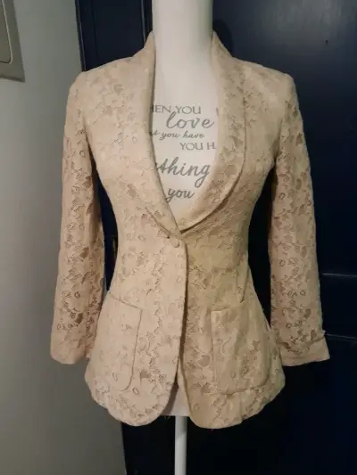 Blazer beige de encaje - miniatura 1