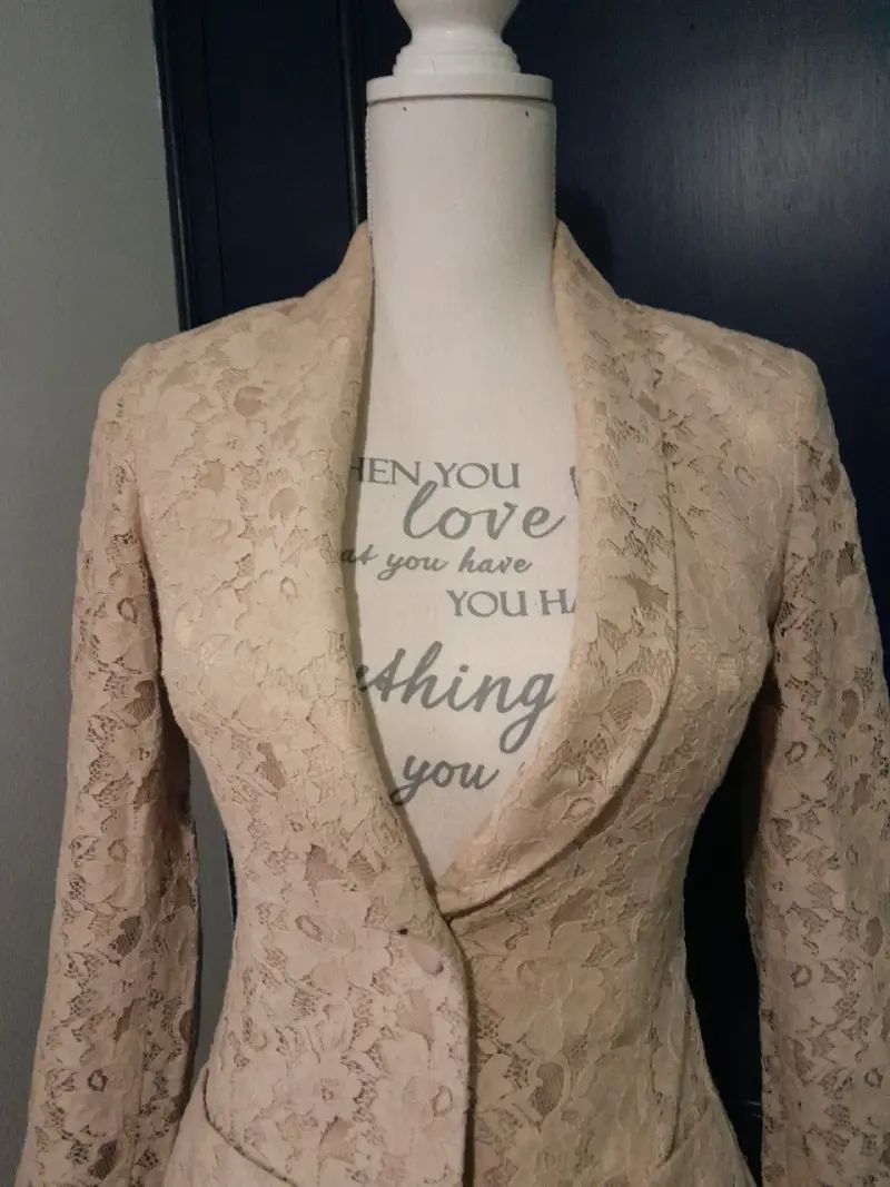 Blazer beige de encaje - 2