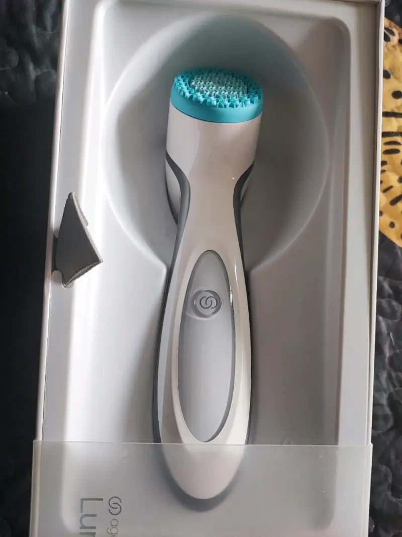Cepillo facial eléctrico - 1