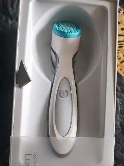 Cepillo facial eléctrico - miniatura 1