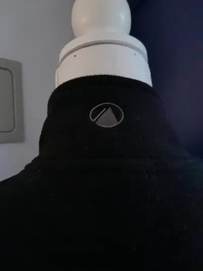 Chaqueta negra de polar - miniatura 3