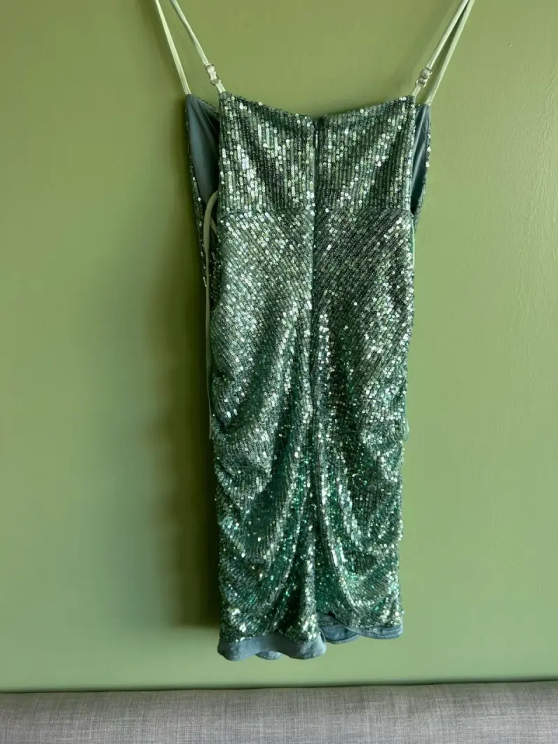 Vestido verde con lentejuelas Marca Guess - 1