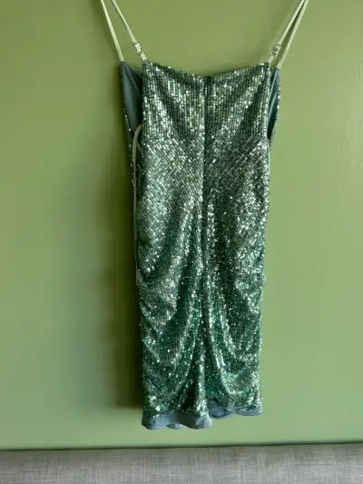 Vestido verde con lentejuelas Marca Guess - miniatura 1