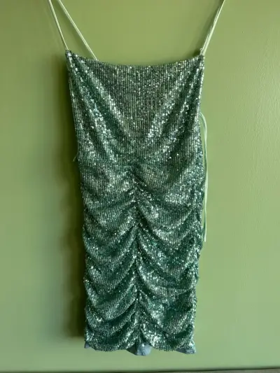 Vestido verde con lentejuelas Marca Guess - miniatura 2