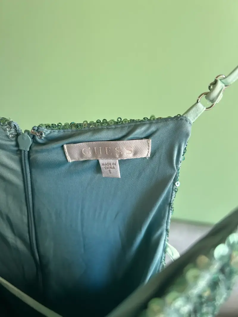 Vestido verde con lentejuelas Marca Guess - 3