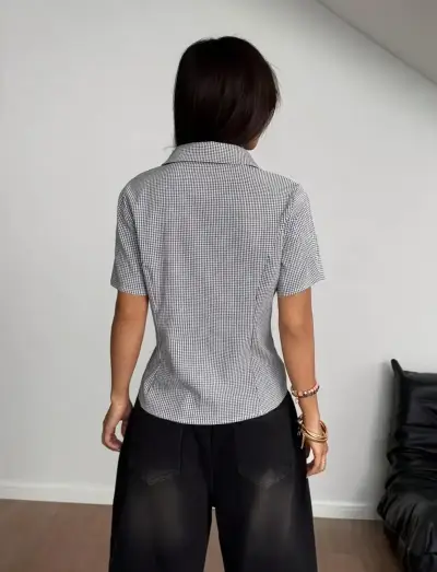 Blusa a cuadros blanco y negro - miniatura 2