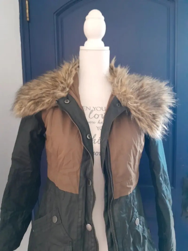 Parka con capucha de piel sintética - 2