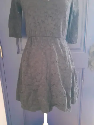 Vestido encaje negro - miniatura 3