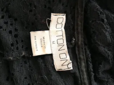 Vestido encaje negro - miniatura 5