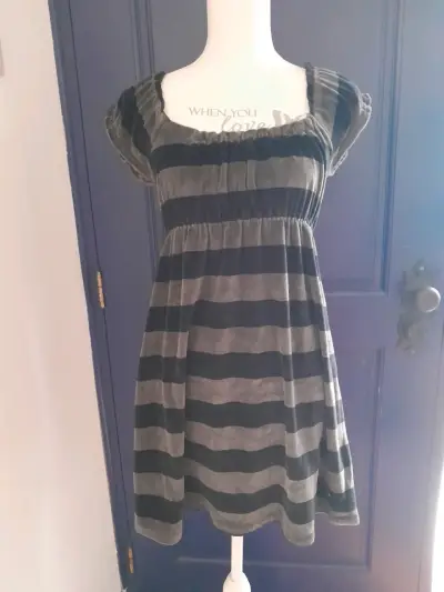 Vestido rayado negro y gris - miniatura 1