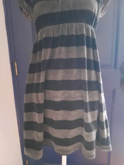 Vestido rayado negro y gris - miniatura 3