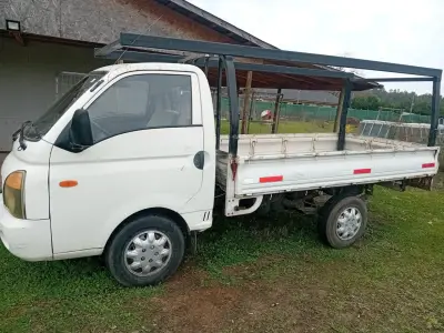 Camioneta de carga blanca - miniatura 2
