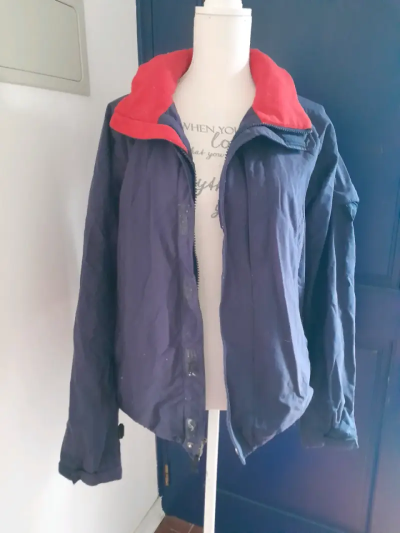 Chaqueta azul con interior rojo - 1