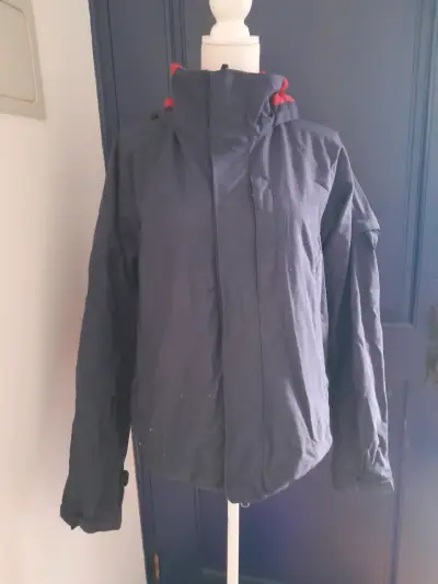 Chaqueta azul con interior rojo - miniatura 2