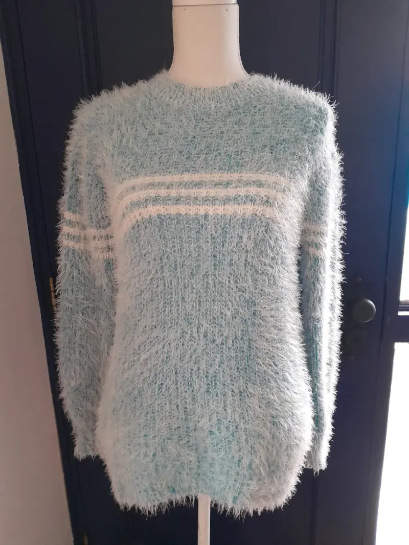 Suéter azul peludo - 1