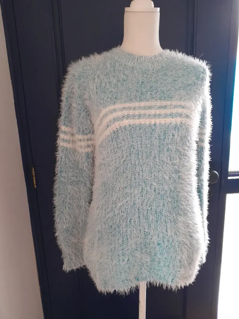 Suéter azul peludo - 3