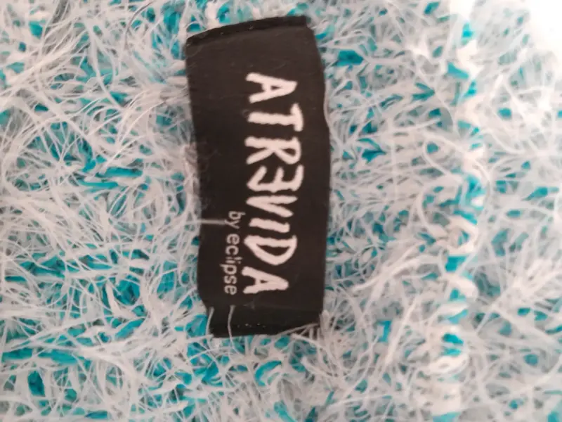 Suéter azul peludo - 5