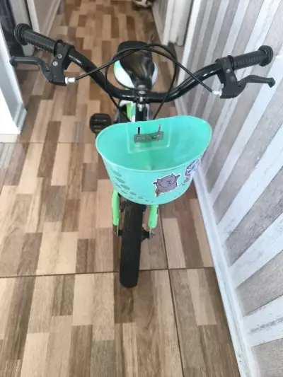 Bicicleta infantil Youmi verde - miniatura 2