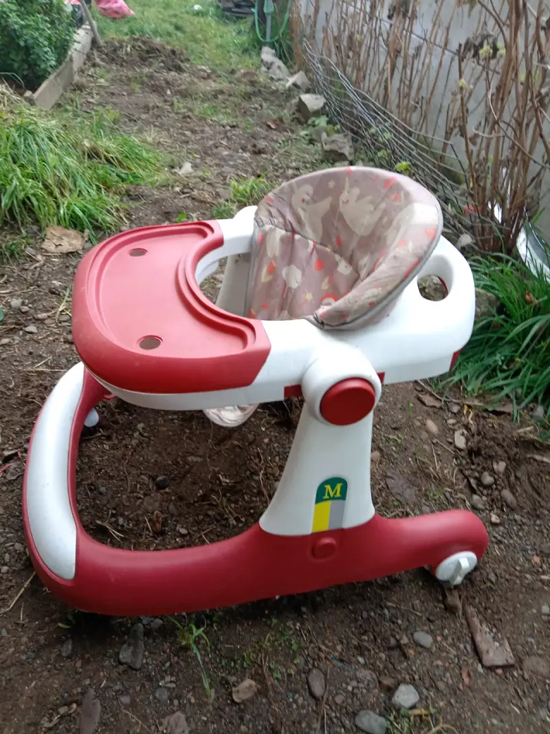 Andador para bebé rojo