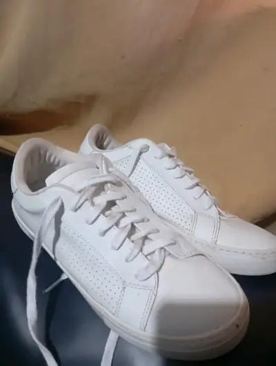 Zapatillas blancas casuales - miniatura 1