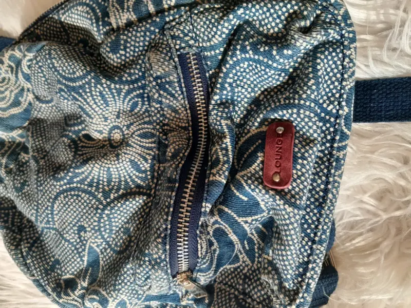 Mochila azul con estampado floral - 2