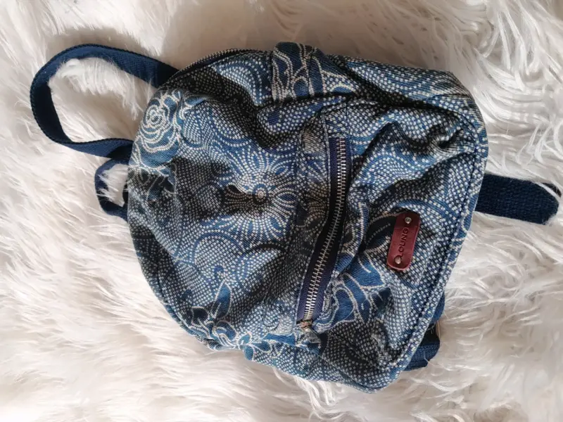 Mochila azul con estampado floral - 3