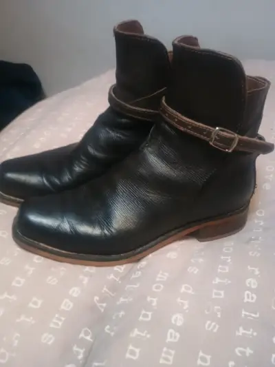 Botines negros de cuero - miniatura 1
