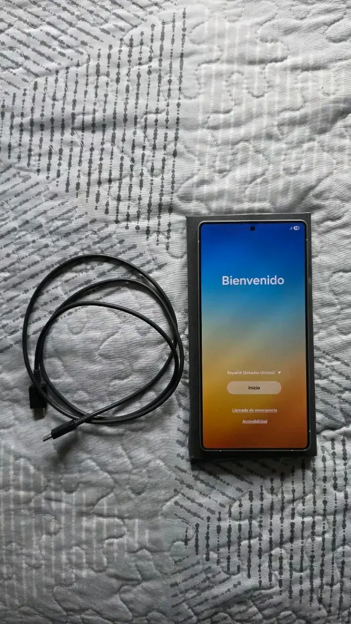 Smartphone con cable USB - 1
