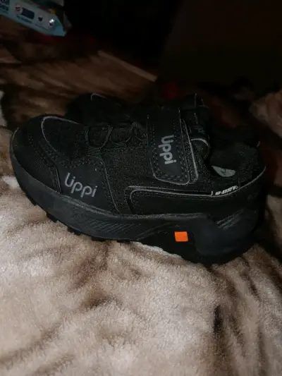 Zapatillas negras para niños - miniatura 2