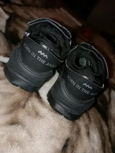 Zapatillas negras para niños - miniatura 3