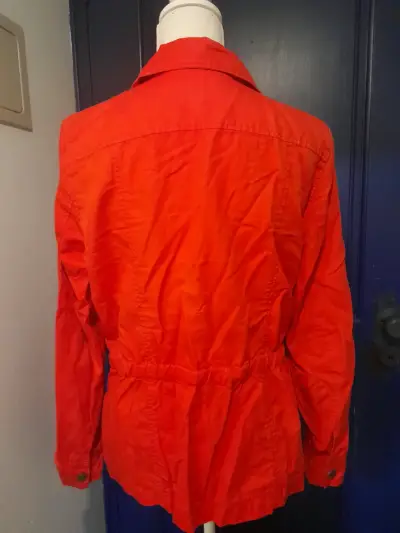 Chaqueta roja ligera - miniatura 4