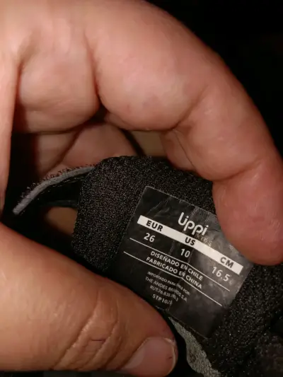 Zapatillas negras para niños - miniatura 4