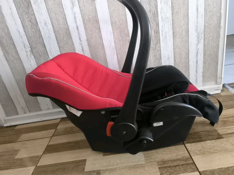 Silla de auto para bebé roja - 3