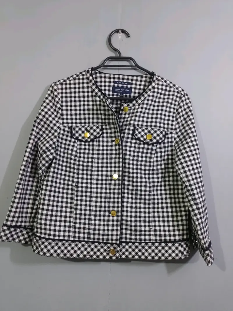 Chaqueta a cuadros blanco y negro