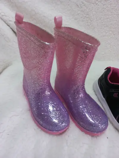 Botas y zapatillas infantiles - miniatura 2