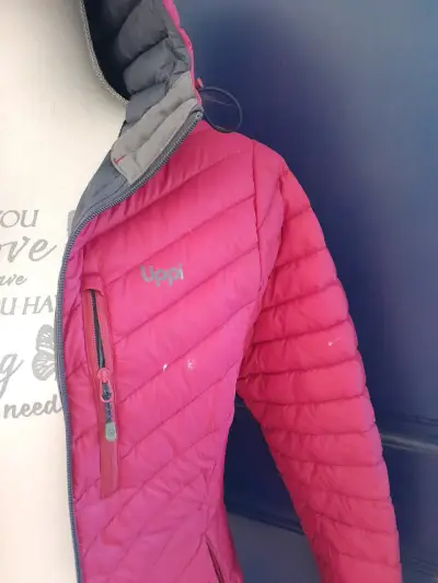 Chaqueta acolchada con capucha - miniatura 2
