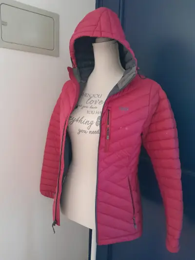 Chaqueta acolchada con capucha - miniatura 4