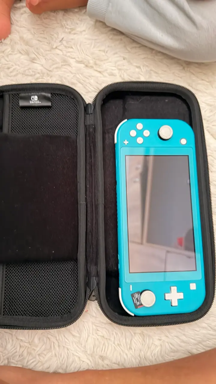Nintendo Switch Lite azul con estuche - 1