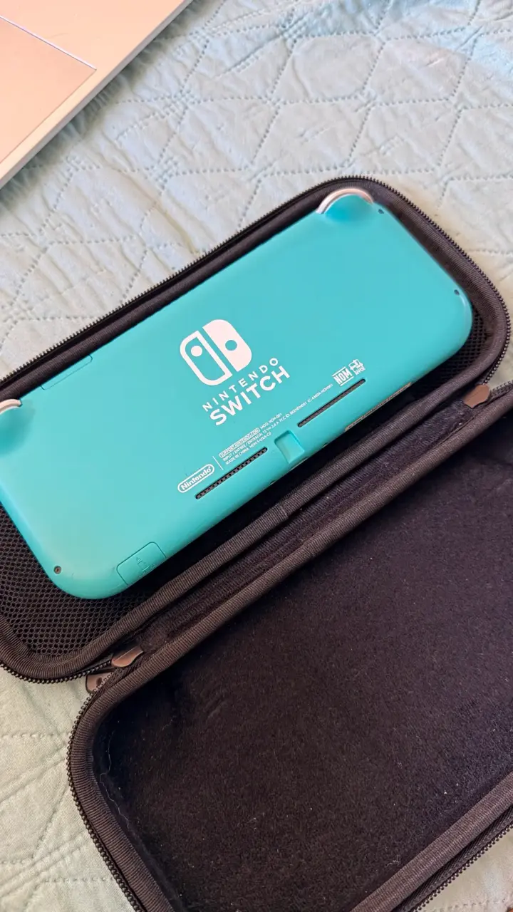 Nintendo Switch Lite azul con estuche - 3