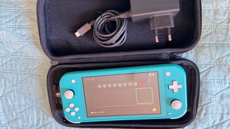 Nintendo Switch Lite azul con estuche - 5